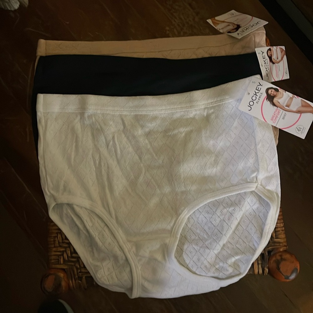 Jockey
3 pairs size 5 Breathe Comfort briefs NWT